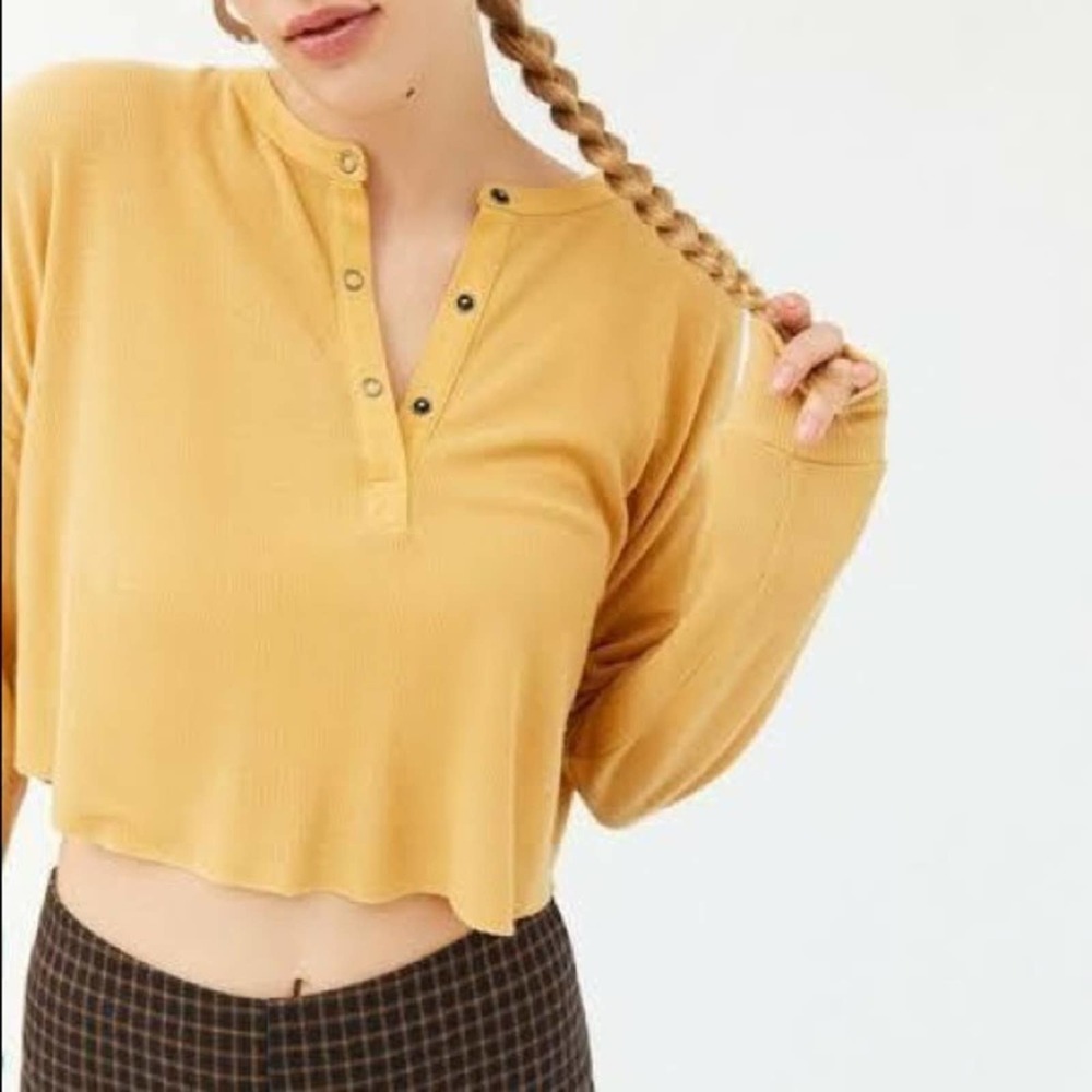 UO Emmy Henley crop top Yellow Gold Sz XS baggy fit. 1/2 button down